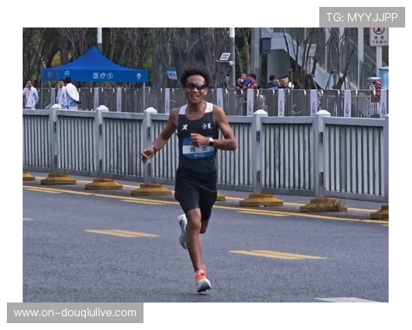 宁夏选手何杰男子马拉松夺冠:谁说沙漠长不出玫瑰 宁夏选手何杰男子马拉松夺冠:谁说沙漠长不出玫瑰