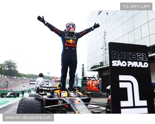 汉密尔顿软胎起步表现亮眼，卡塔尔站连续超车升序